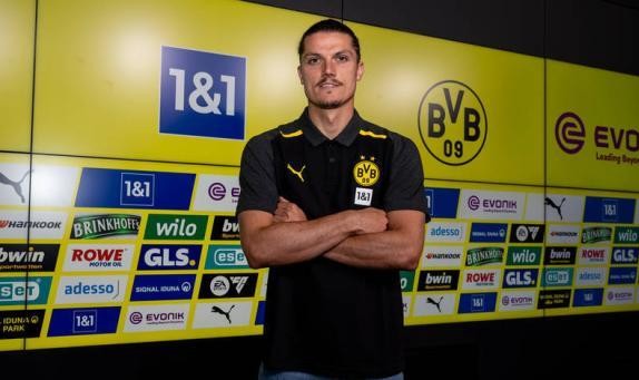 55体育在线直播-多特拿下拜仁第5中场，引援无路的无奈？