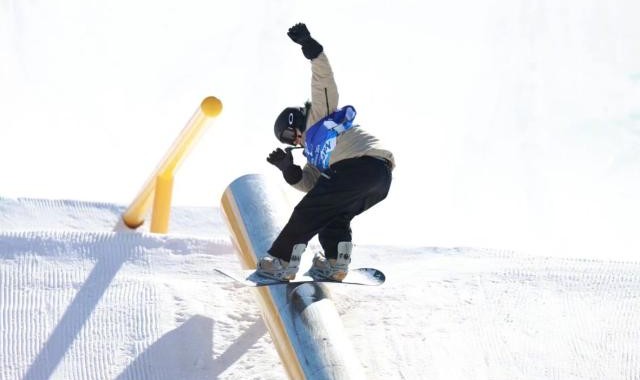 十四冬苏翊鸣包揽双冠 带伤出战展现超强抗压力