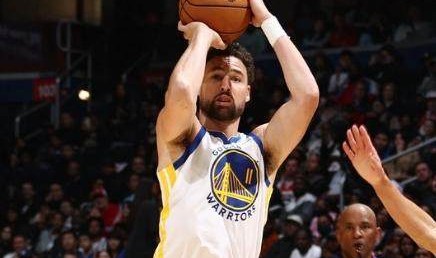 一人稳 一人狠 勇士7000万替补双枪露出獠牙