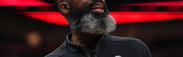 足球直播-调和进攻探索轮换 沃恩带队期间篮网攻守联盟前十